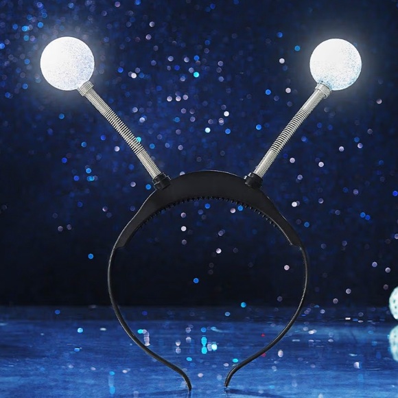 2 alien outfits - Picture 3 of 3